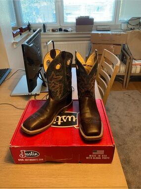 LNIB Justin Bent Rail "Bender" boots Made in USA. 12